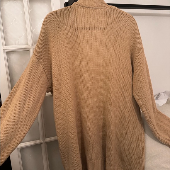 Mod Ref 4-button, 2-pocket knit cardigan from boutique Lee&Me - Picture 4 of 5